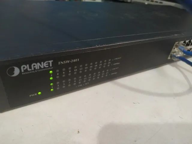 Switch 24 Portas Planet Fnsw-2401 Fast Ethernet 10/100