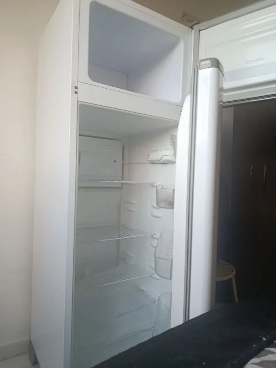 Geladeira usada poucas vezes 