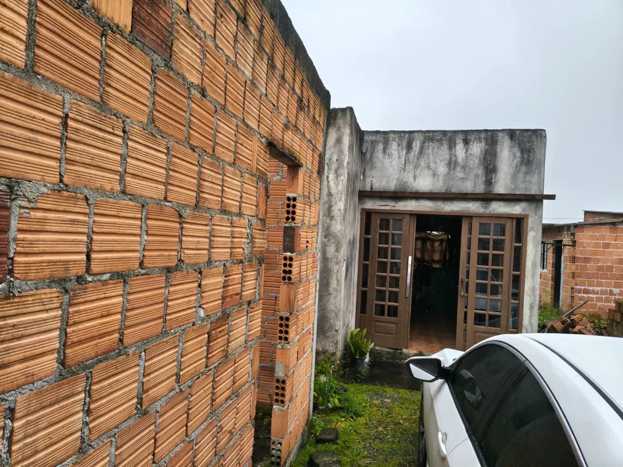 Vendo terreno com duas Kitnets e sala comercial  - Foto 2