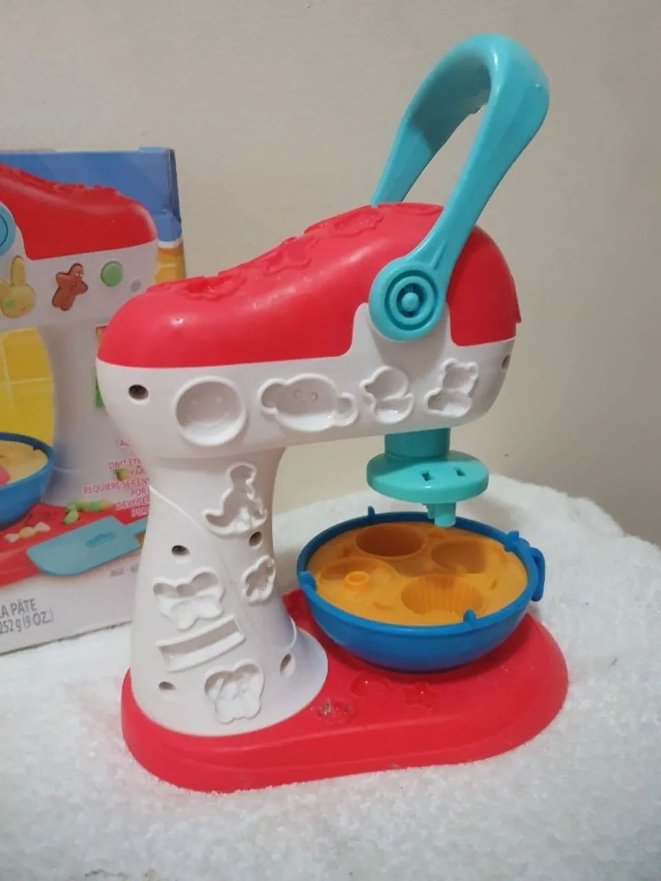 Batedeira de cupcakes Play doh com caixa e acessórios - Foto 2