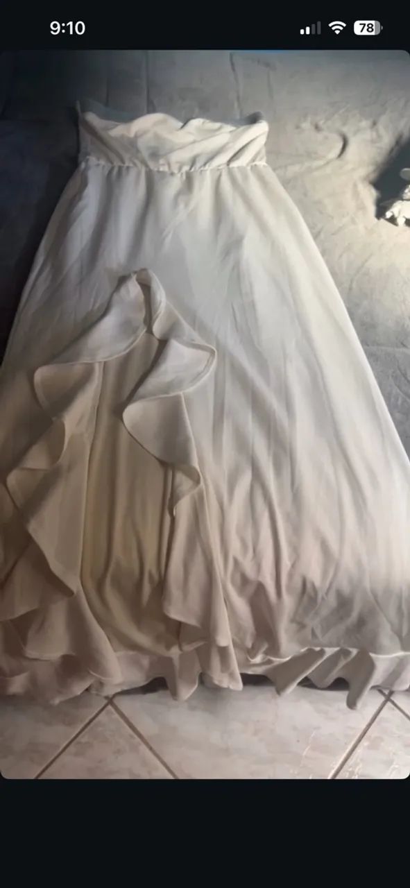 Vestido branco com detalhe prata
