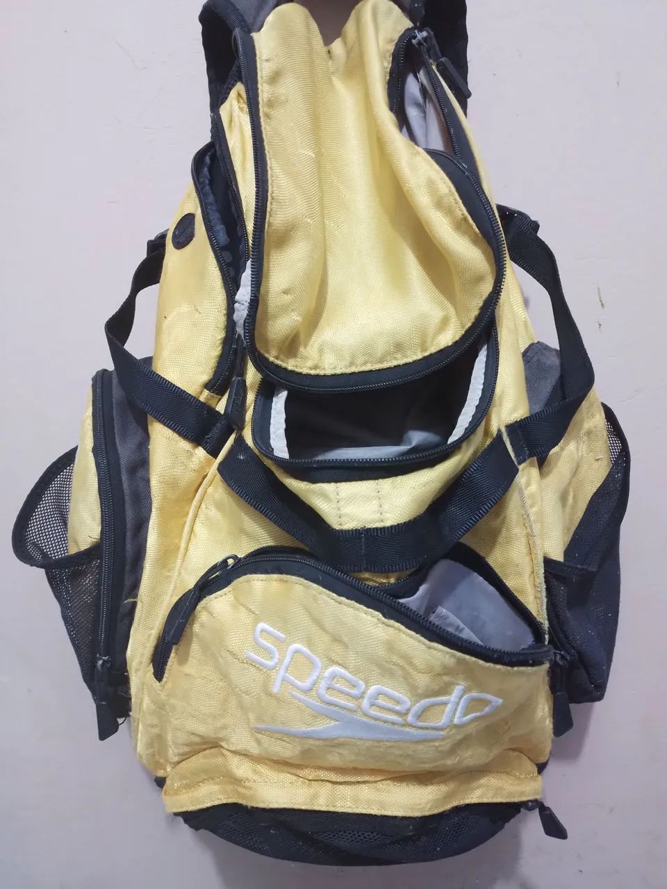 Mochila Speedo natação amarela grande usada em boas condições 