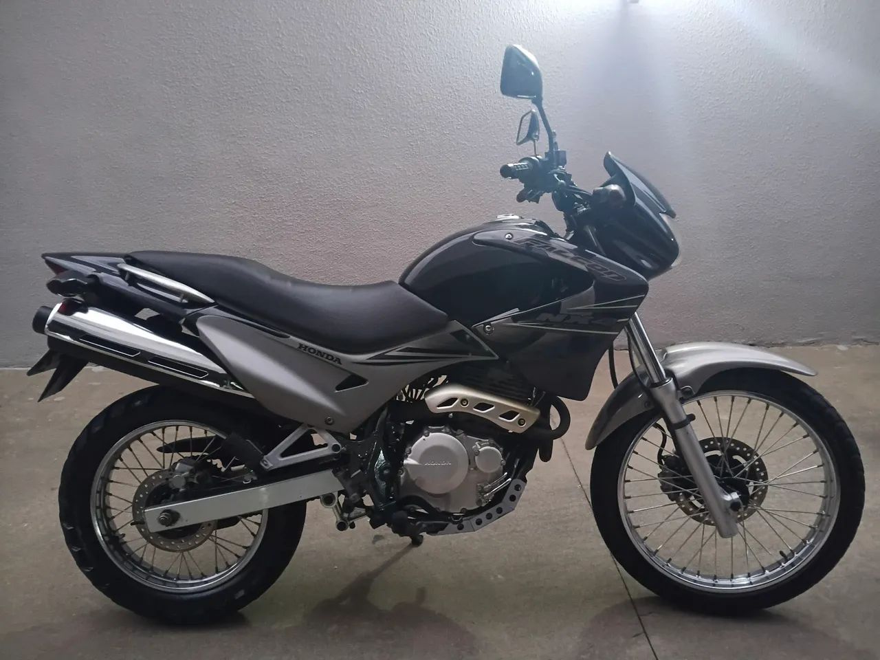 Falcon 400cc preta top - Foto 2