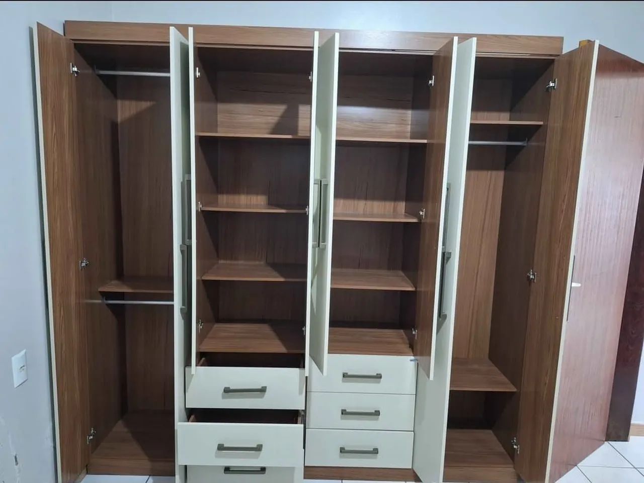 Guarda roupa 8 portas