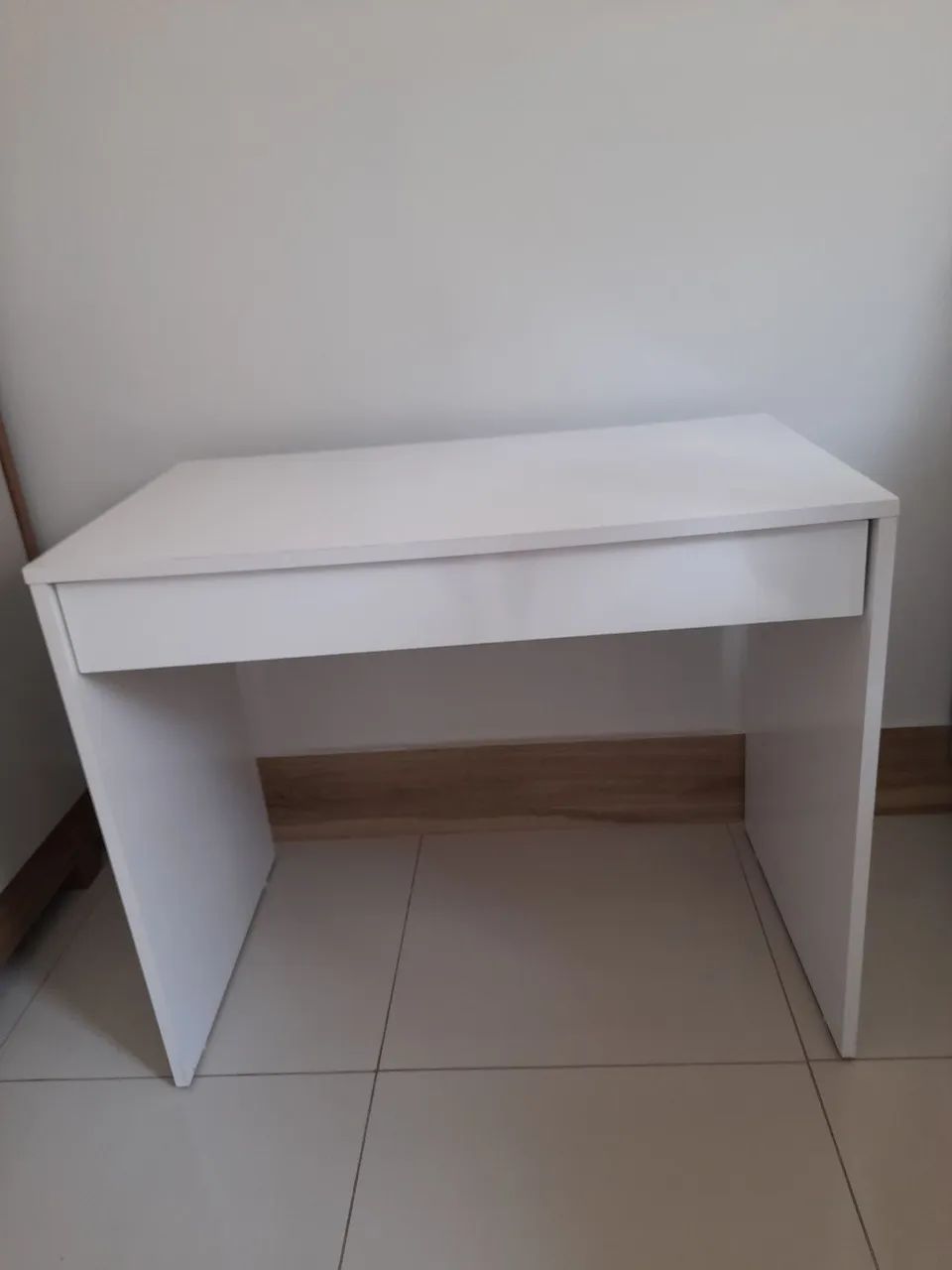 Escrivaninha mdf.