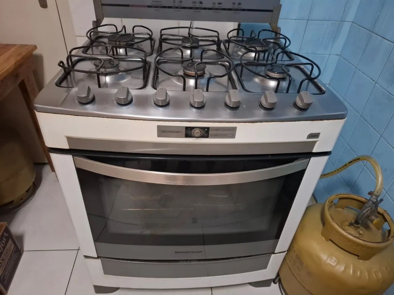 Fogão 6 bocas funcionando perfeitamente 