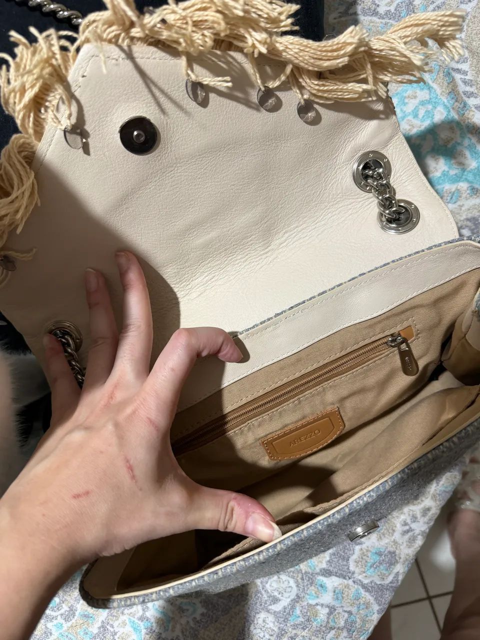 Bolsa Arezzo ráfia e couro  - Foto 5