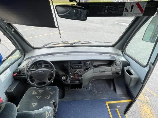 Micro-ônibus Iveco 70C17 CityClass 2013/2014 - R$ 135.000 - Foto 4