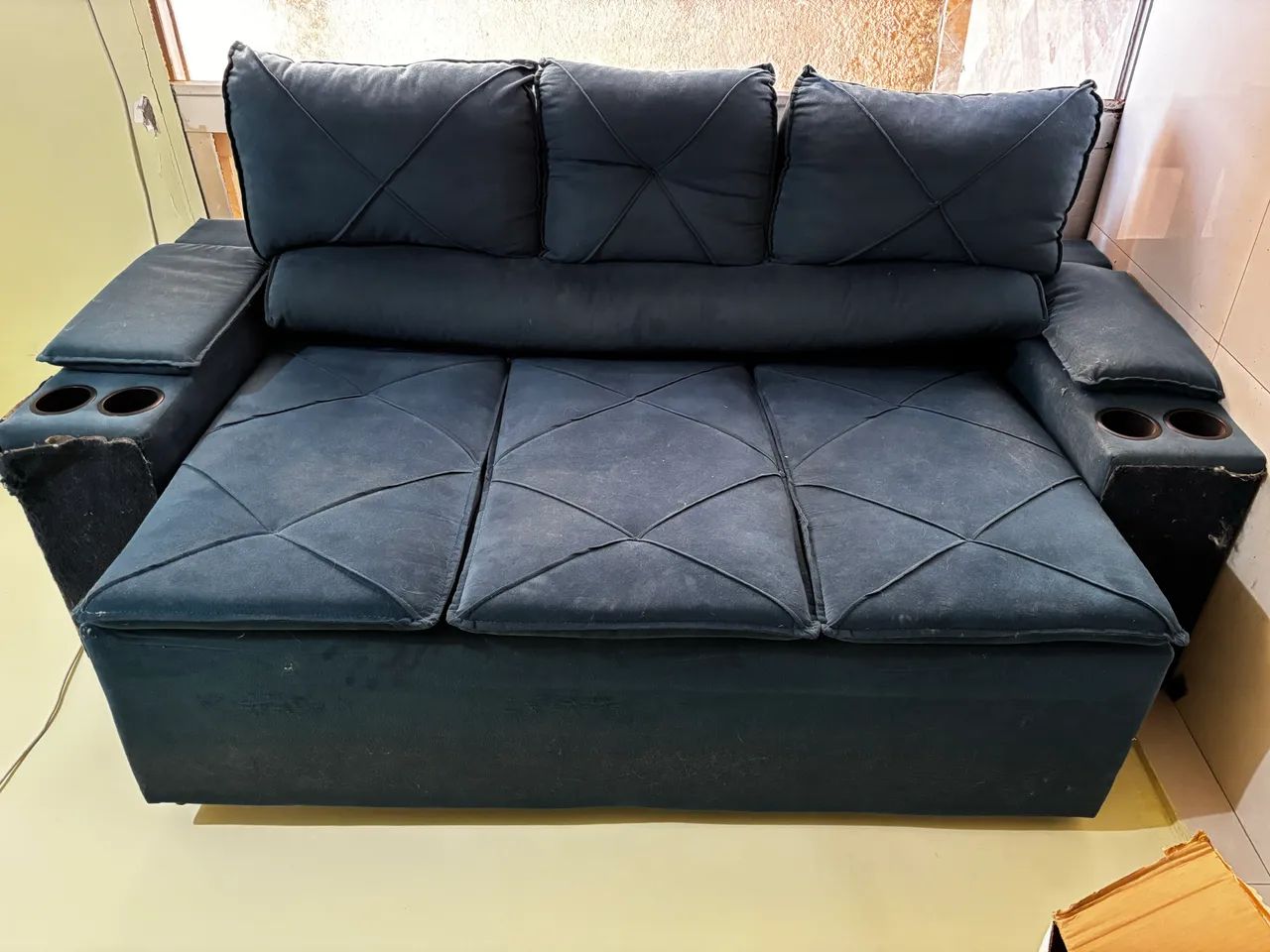 Sofá Cama Compacto 3 Lugares com Porta-Copos (1,70m x 0,60m)