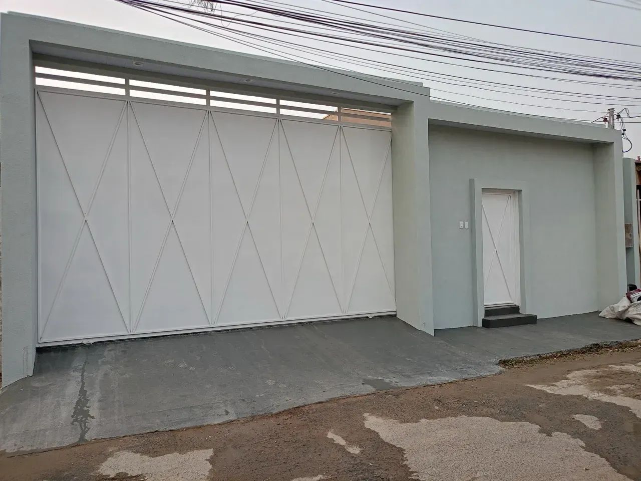 ALUGO CASA TODA REFORMADA NO PORTO