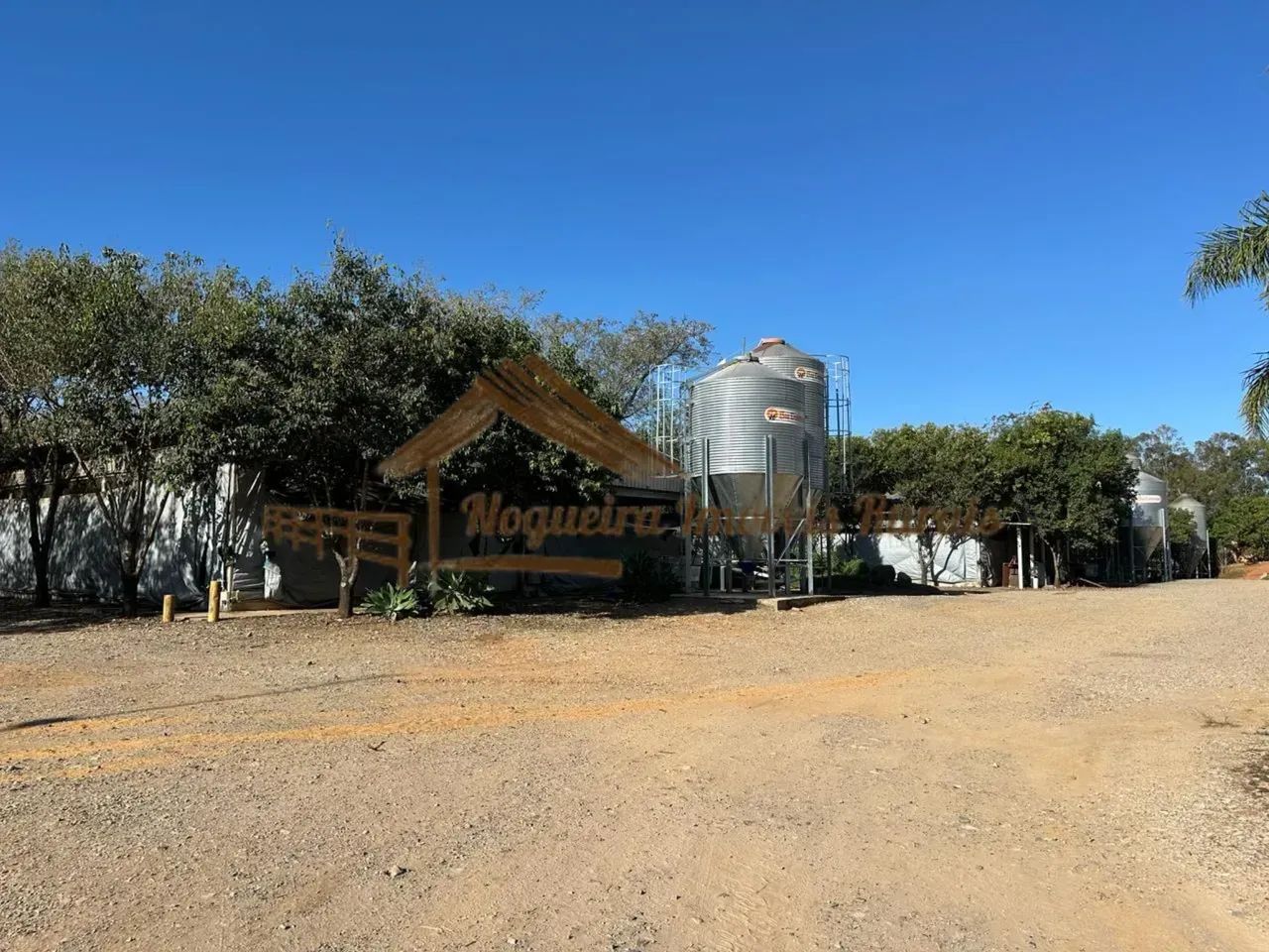 Sitio com granjas, área com 5,5 alqueires na região de Tatui/SP - Foto 3