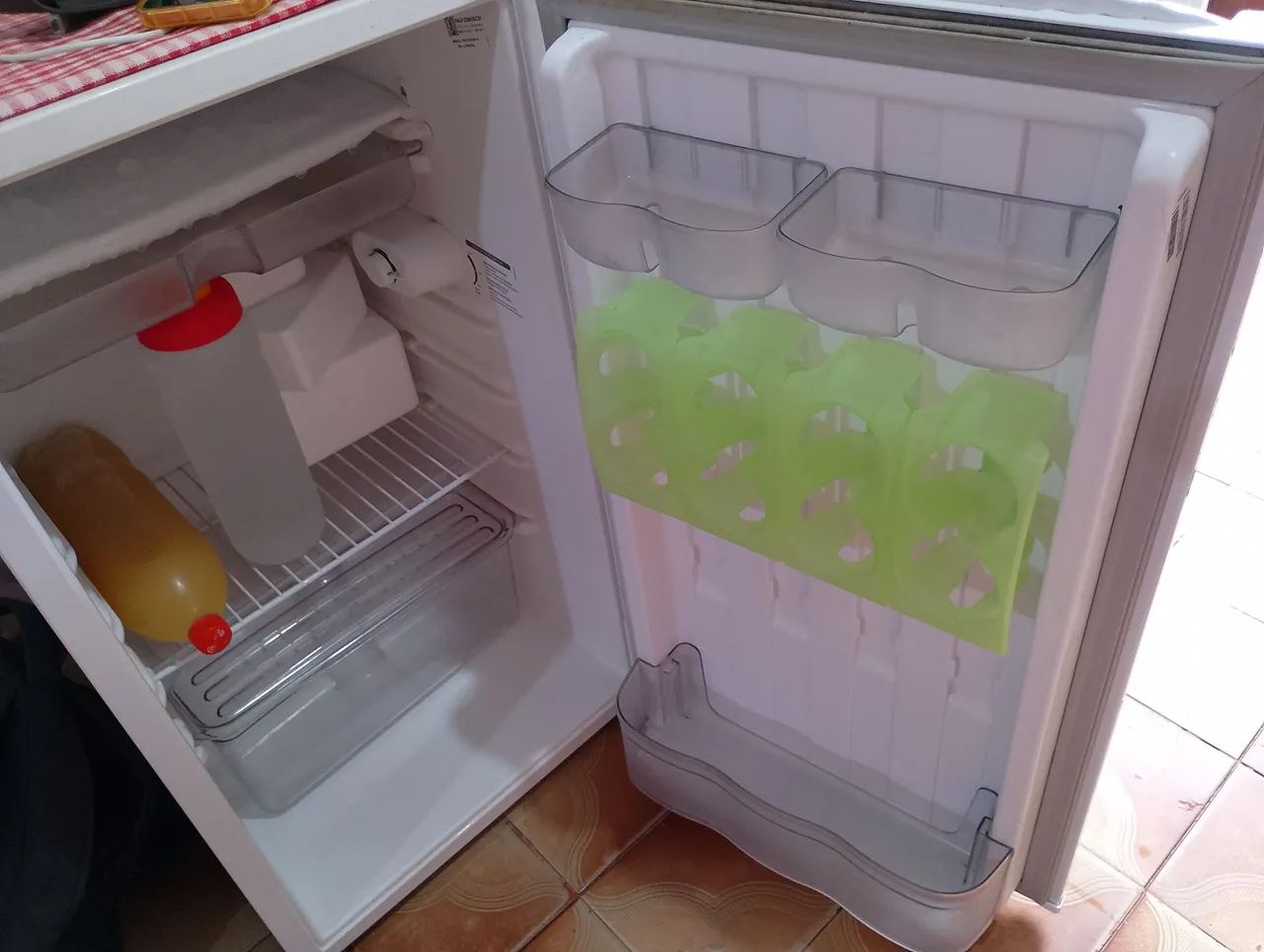 Vendo este frigobar 800reais - Foto 2