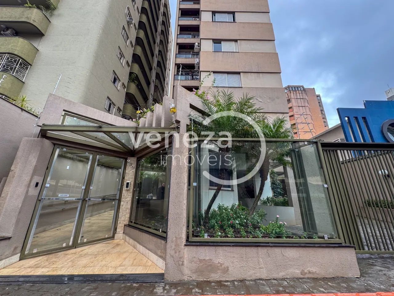 Apartamento à venda no Edifício Solar de Bragança, Londrina