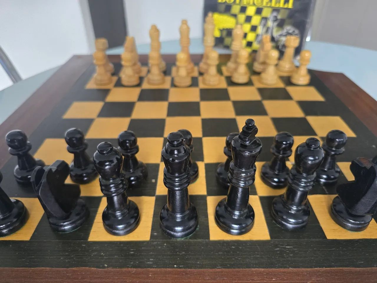 Conjunto de peças de xadrez e tabuleiro  - Foto 3