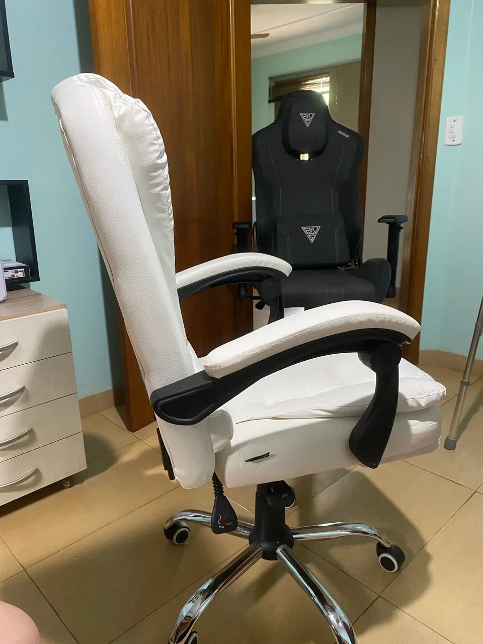 Cadeira escritório couro branco  - Foto 4
