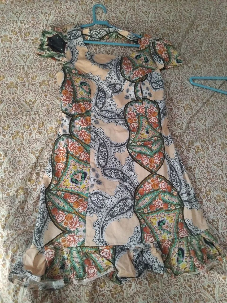 Vendo lindo vestido.Tem conversa