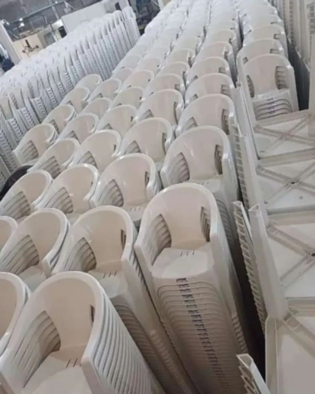 Cadeira Plástica POLTRONA SUPER RESISTENTE Mesom Chatom RV61