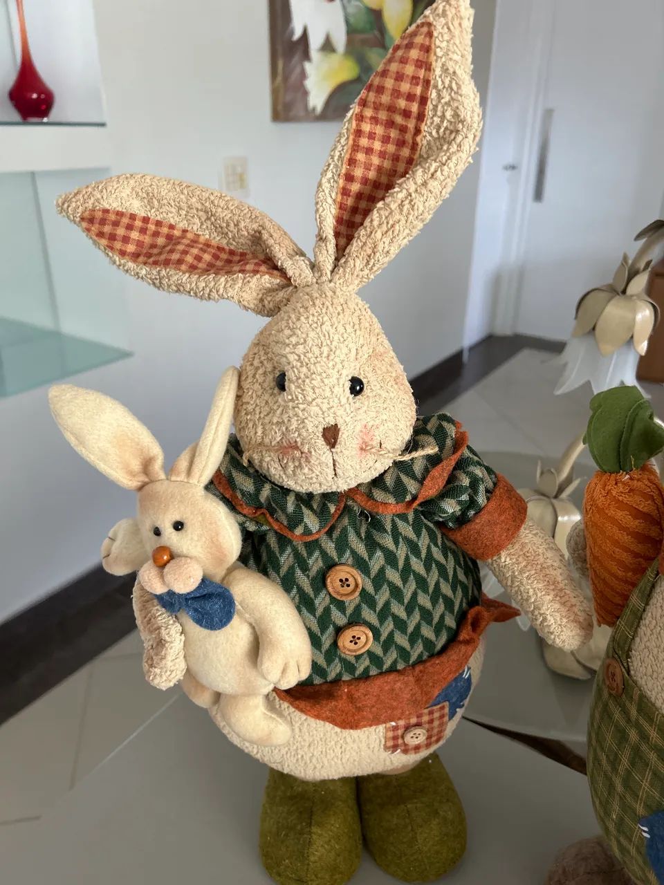 Casal de coelhos e coelhinho decorativo artesanal - Foto 2