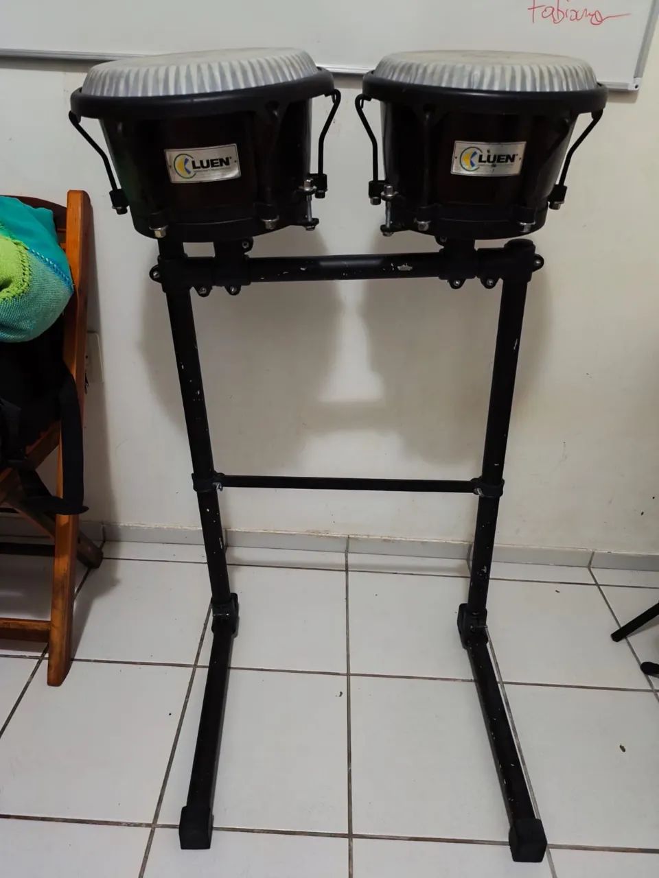 Congas compactas com suporte Luen
