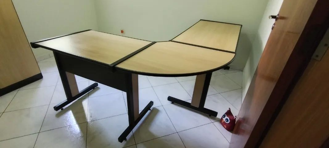 Mesa para Escritório com Gaveteiro Seminova  - Foto 3