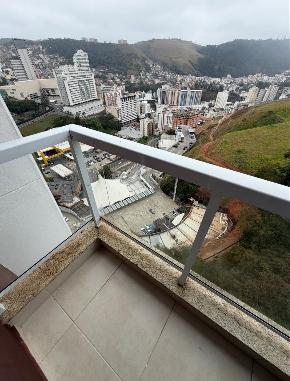 Studio mobiliado com varanda e vista privilegiada no Estrela Sul - Foto 3