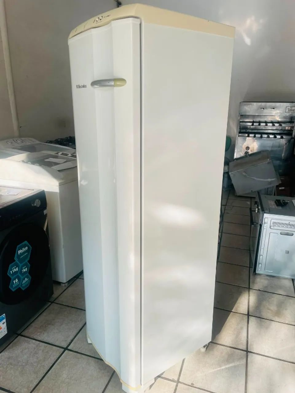 Freezer vertical Electrolux 203L - Foto 2