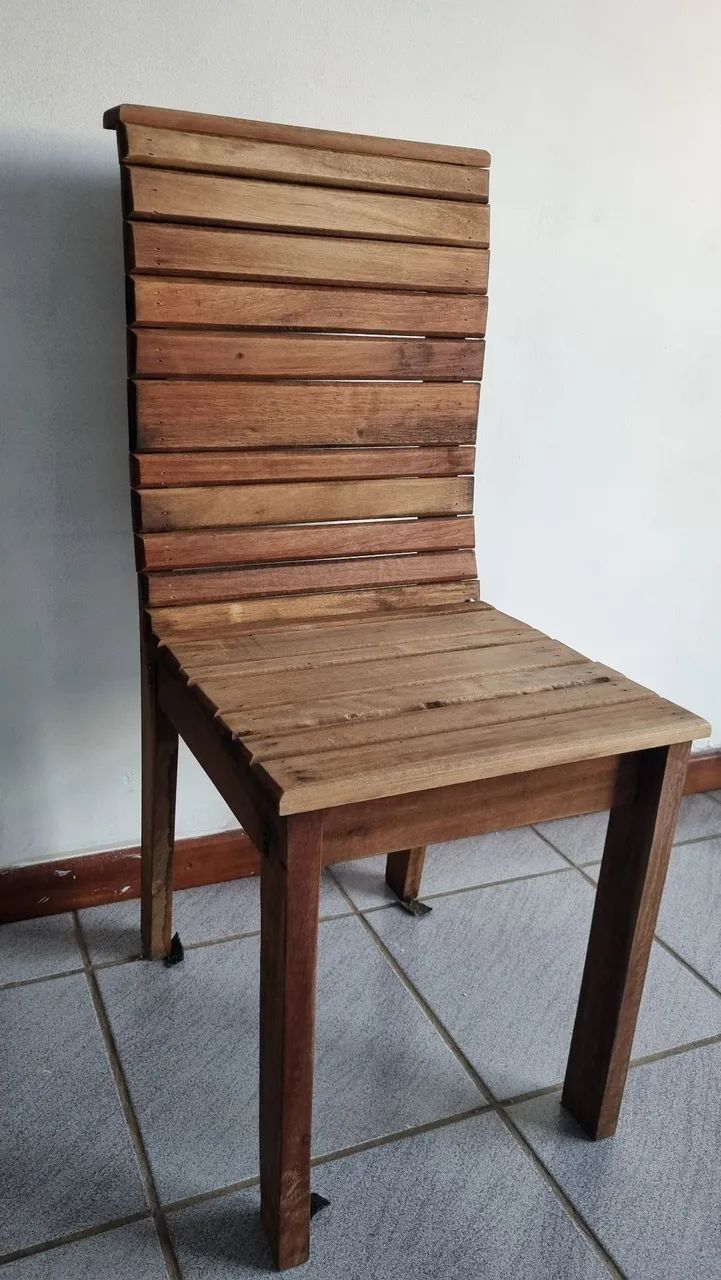 Cadeira de madeira