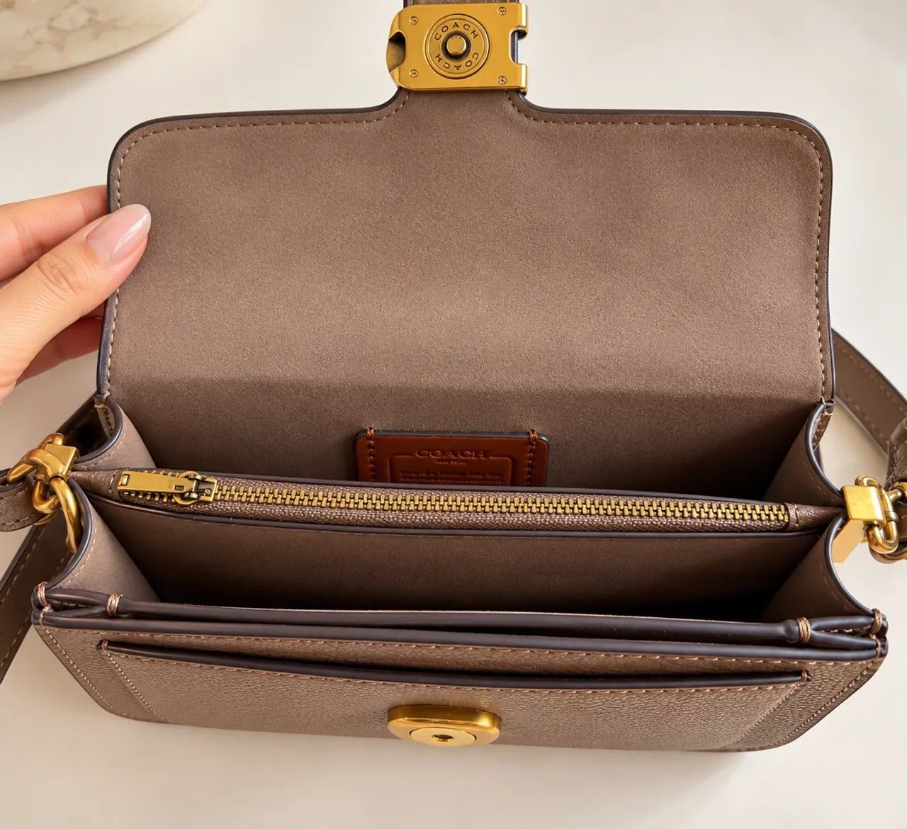 Bolsa Coach Tabby 20 Marrom - Foto 3