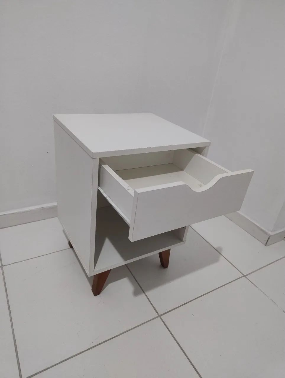 Mesinha de canto Tok & Stok usado 