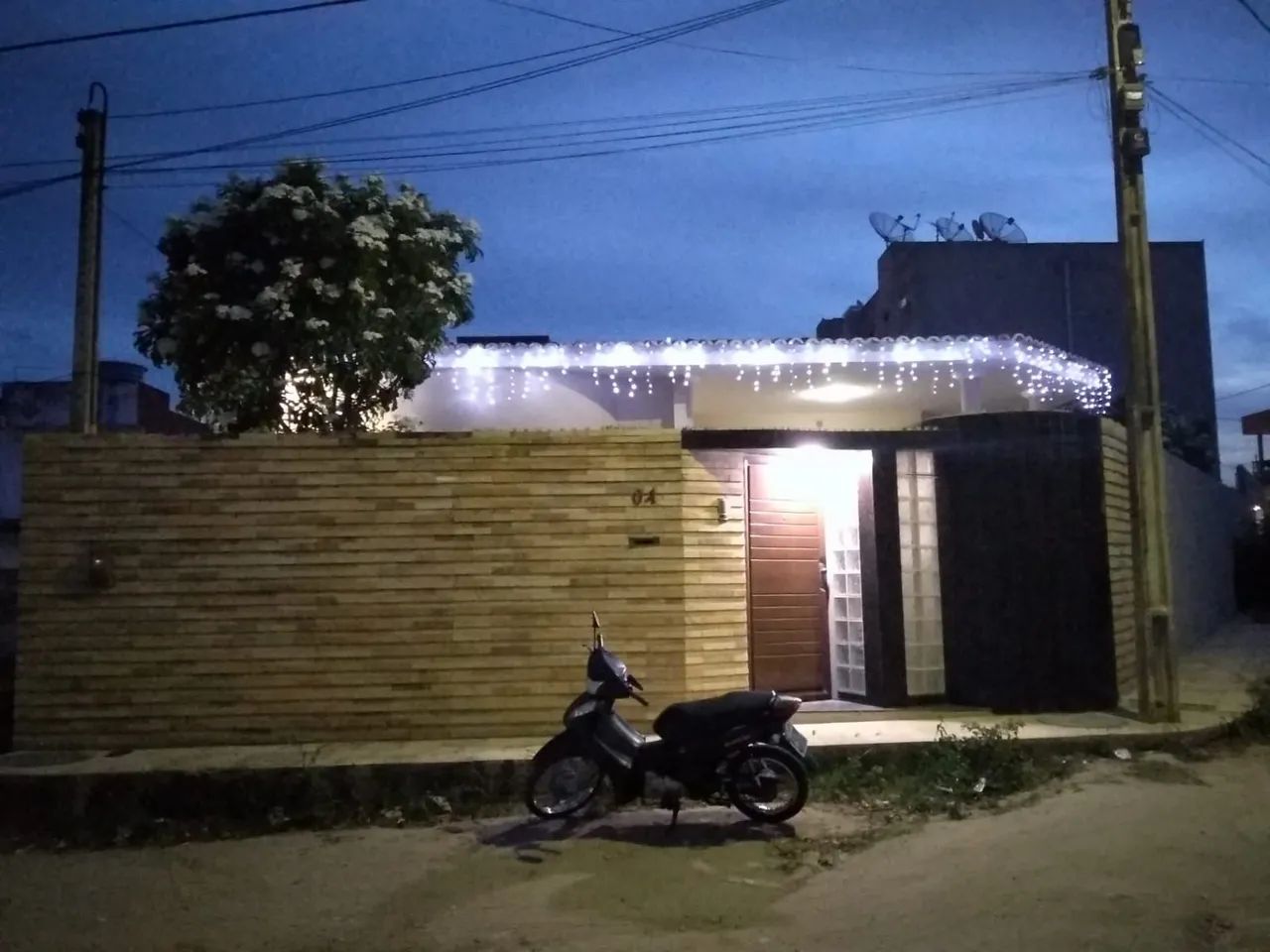 Belíssima e Bem Construída Casa á Venda!!!!!