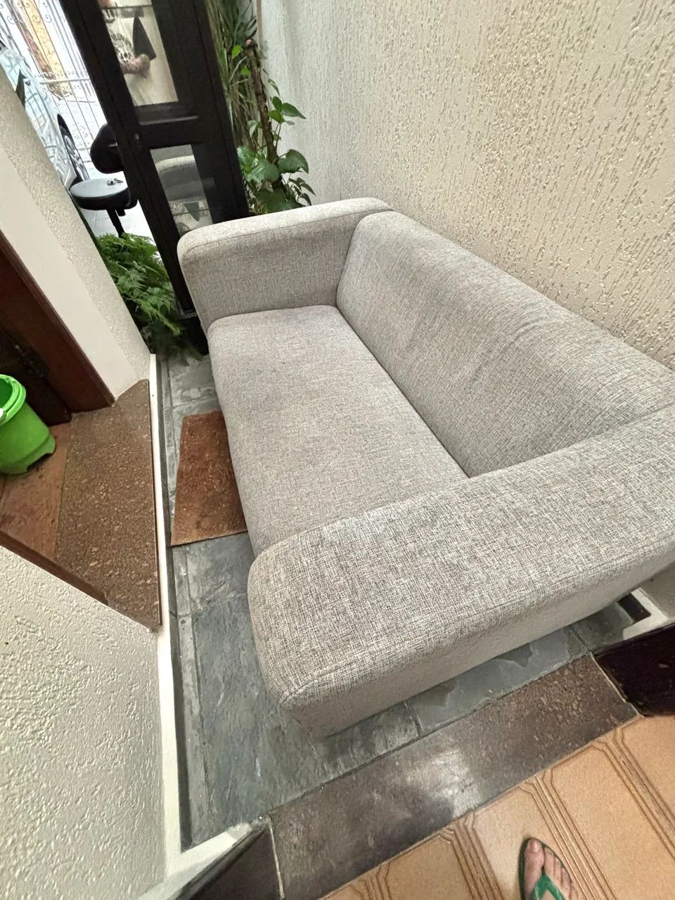 Sofá Tokstok 2 lugares cinza  - Foto 2