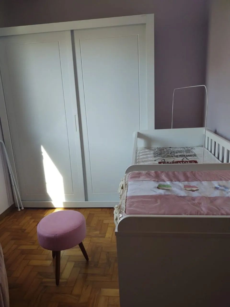 Berço/ mini cama/ armário 