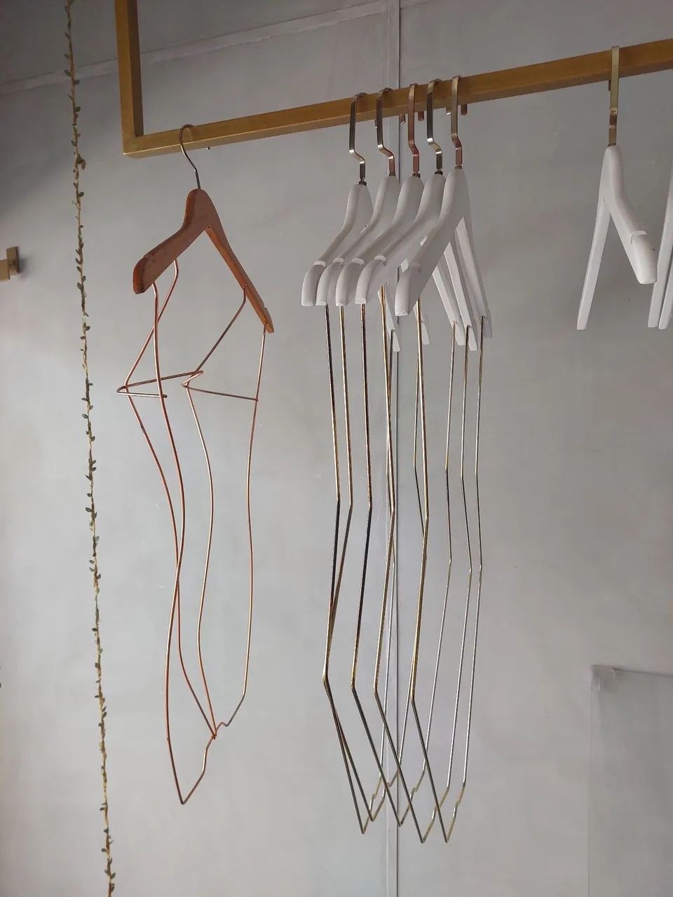 Cabides silhueta madeira/metal