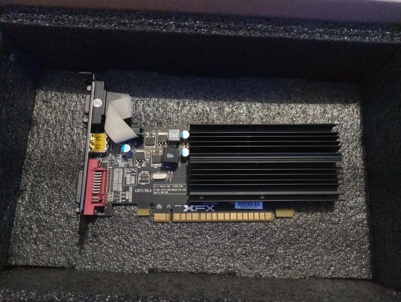 Placa de vídeo R5 230 1GB