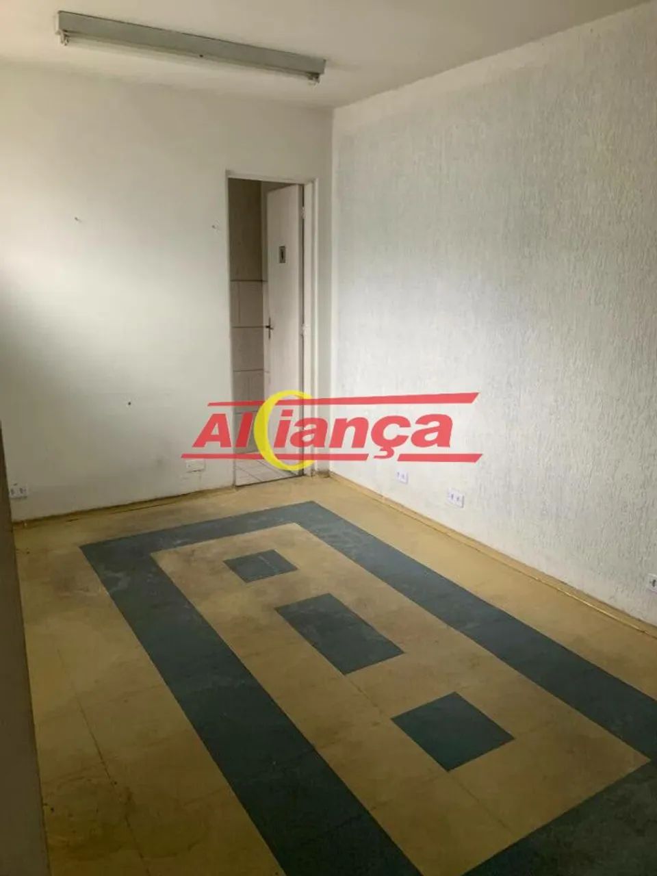 Salão comercial no centro, com 2 banheiros, portas de aço, entrada laterall - Foto 4
