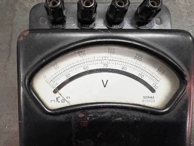 Voltímetro Analógico Antigo NORMA  - Foto 3
