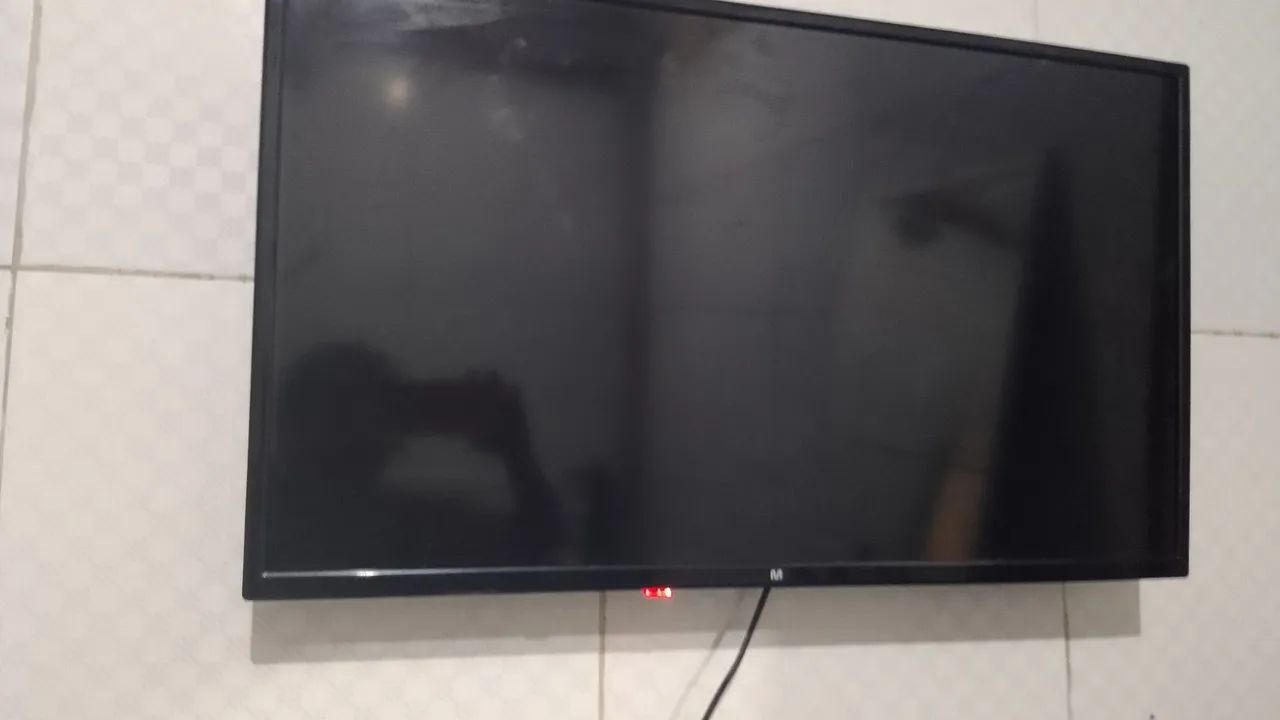 vendo uma tv semi nova valor 750 