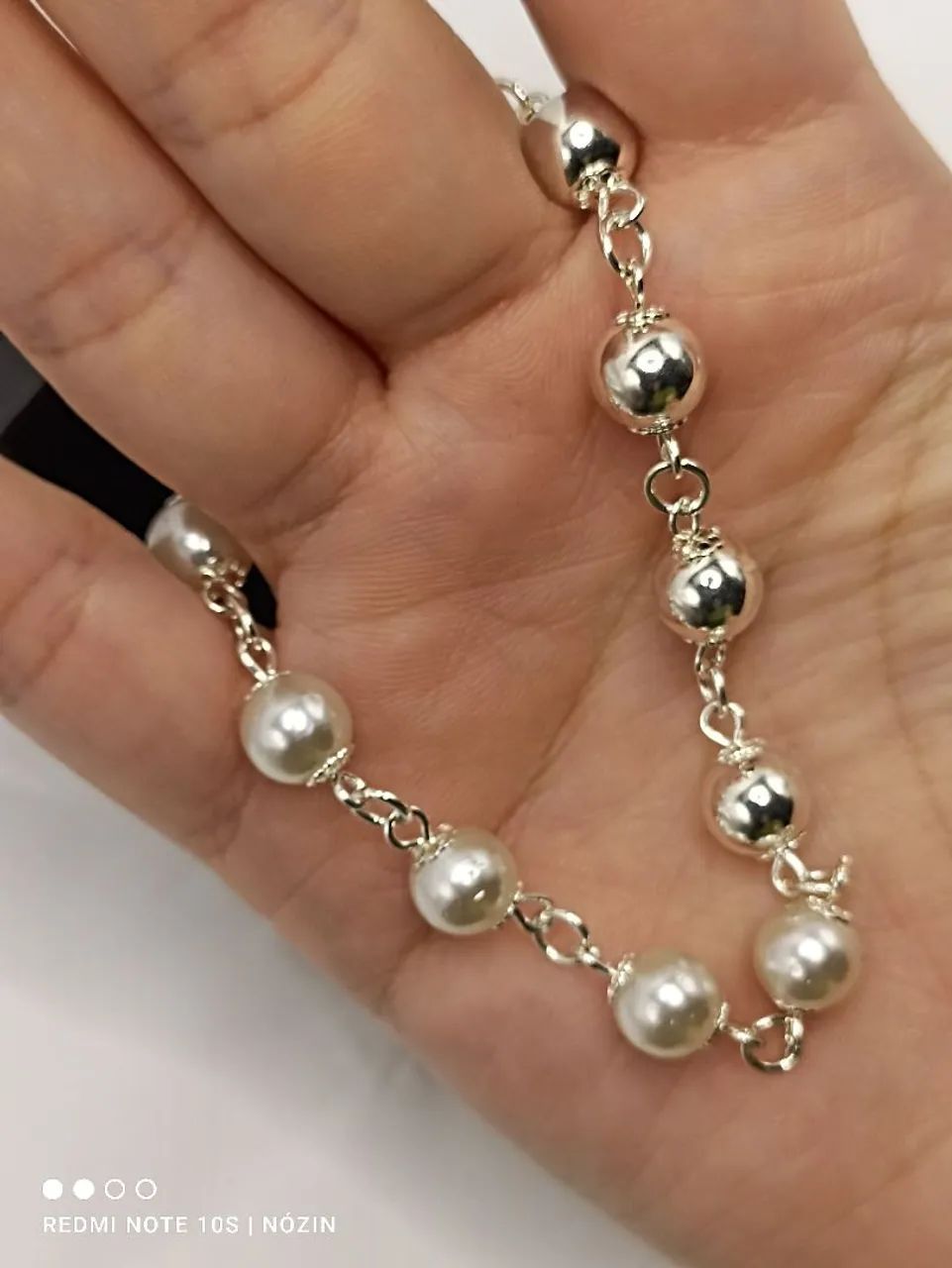 Pulseira banhada a prata com bolinhas e perolas.  - Foto 2