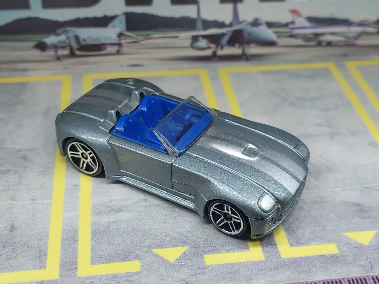 Hot Wheels Shelby Cobra Concept - 1/64 - Hobbies e coleções