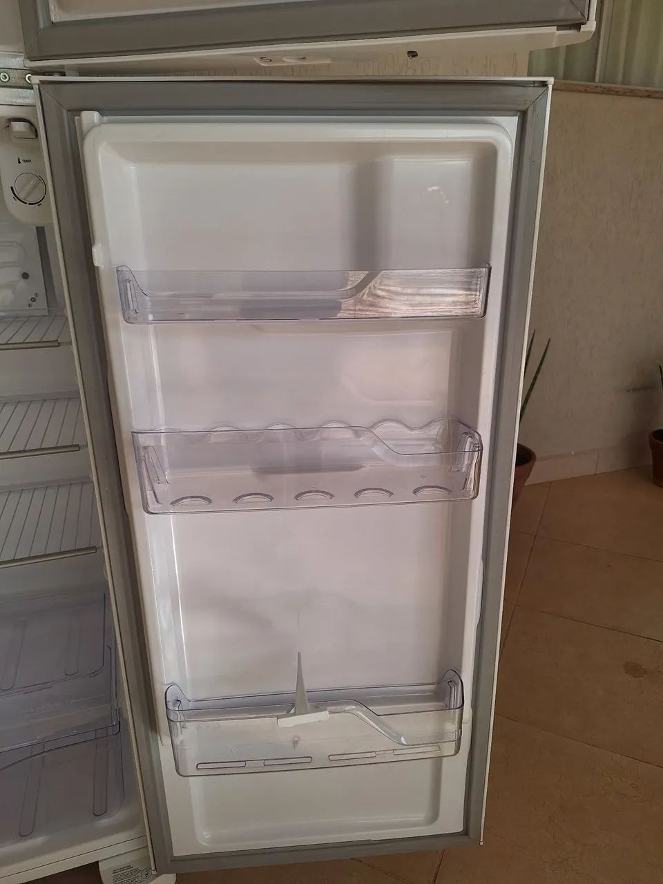 Vende- se Geladeira 260 litros Eletrolux/frost free - Foto 5