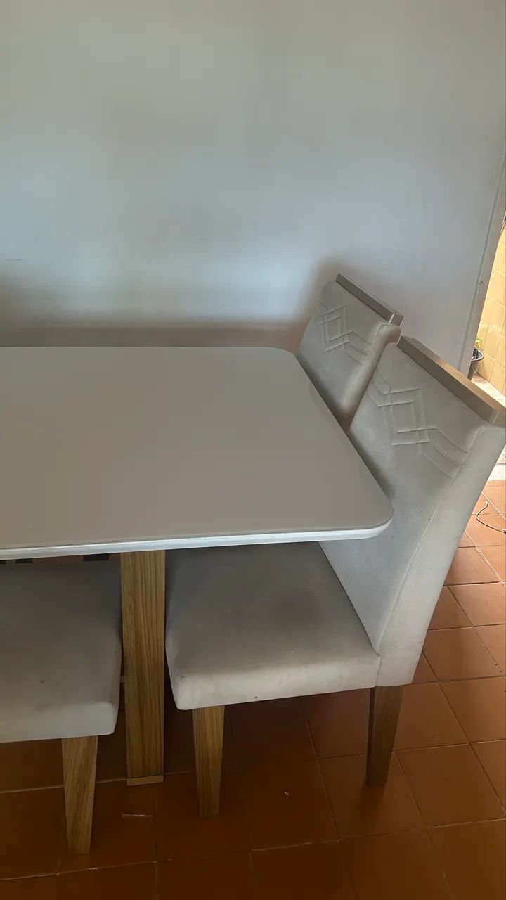 Vendo uma mesa de 4 cadeiras  - Foto 3