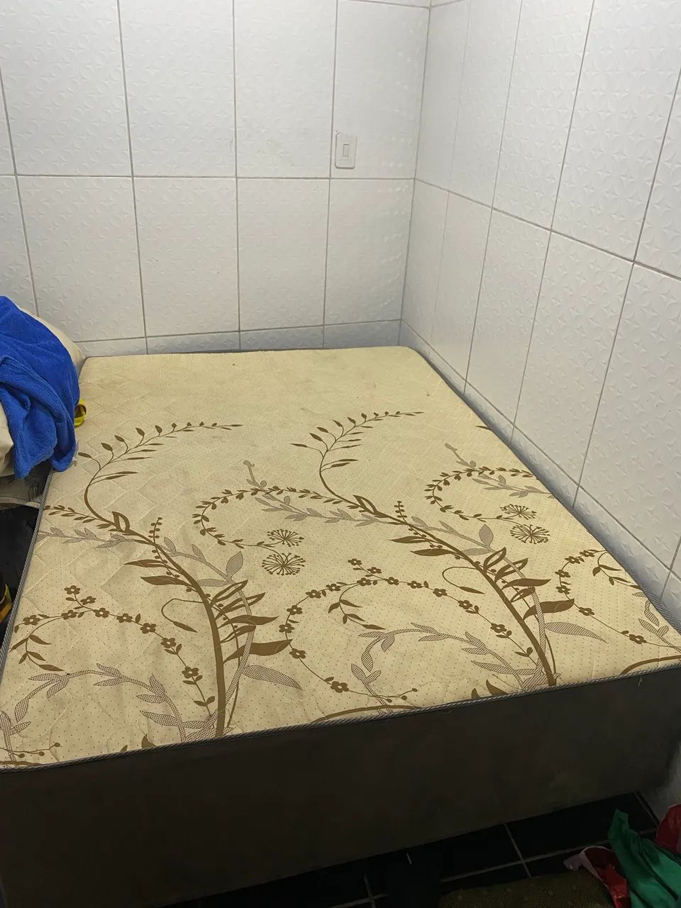 Cama semi nova 