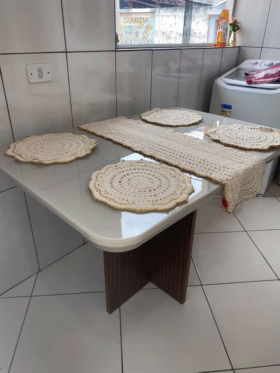 Mesa de jantar tampo de vidro e 4 cadeiras - Foto 3
