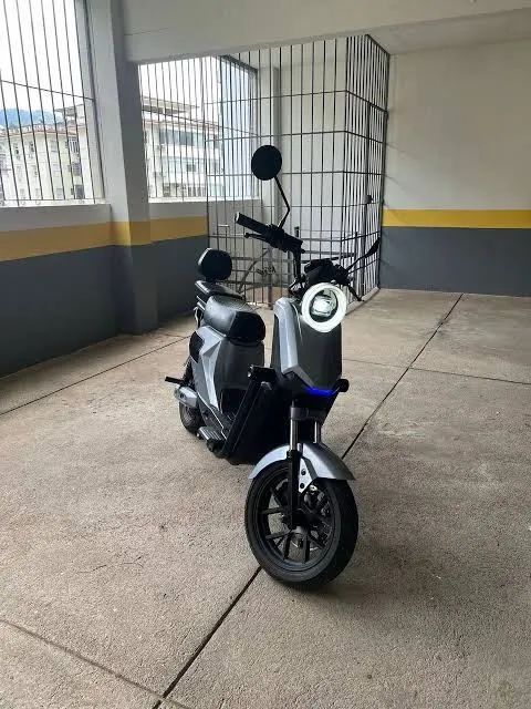 Scooter elétrica 