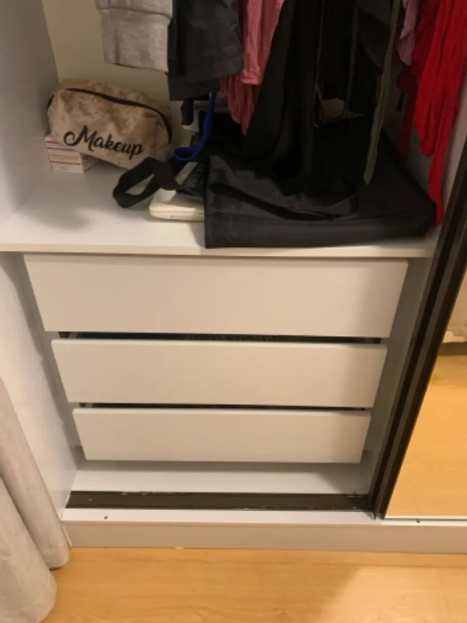 Guarda roupa 3 portas com espelho - Foto 2