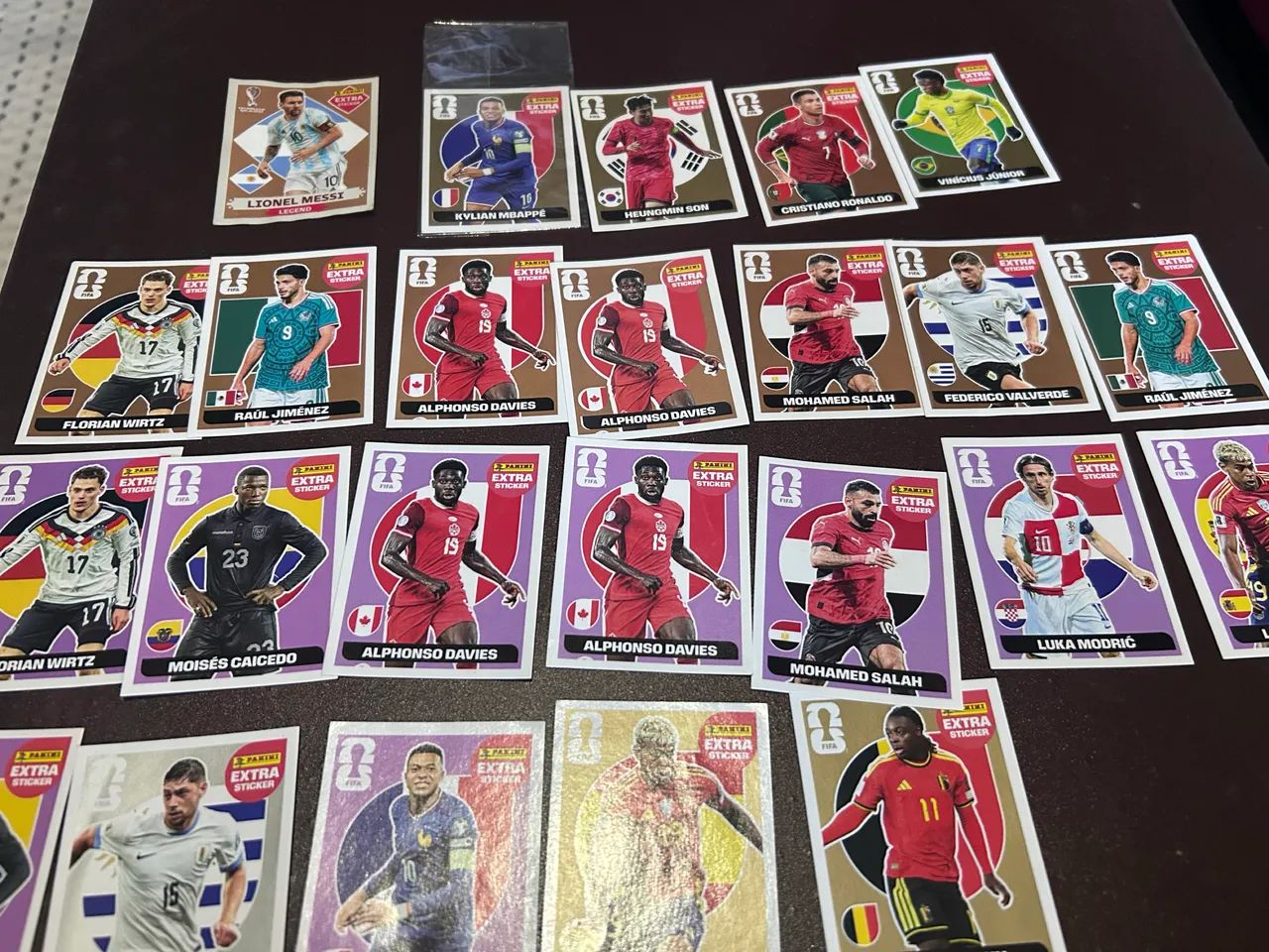 Figurinhas legend, entre dourada a bordo, mbappe, messi, cr7, vini 