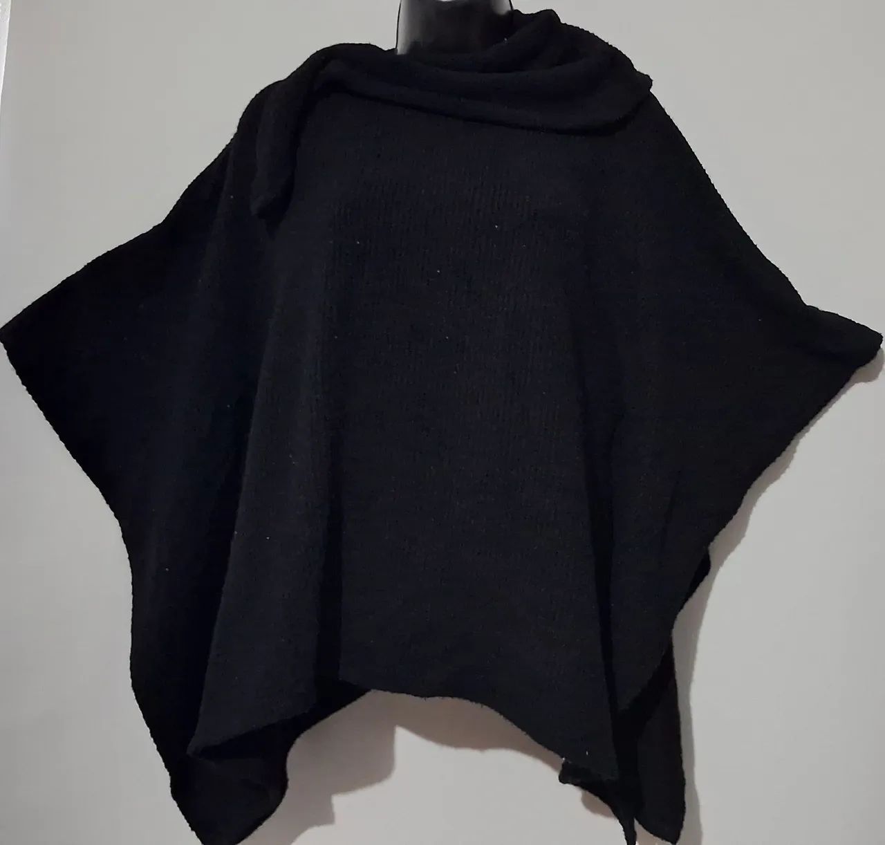 Poncho preto  - Foto 2