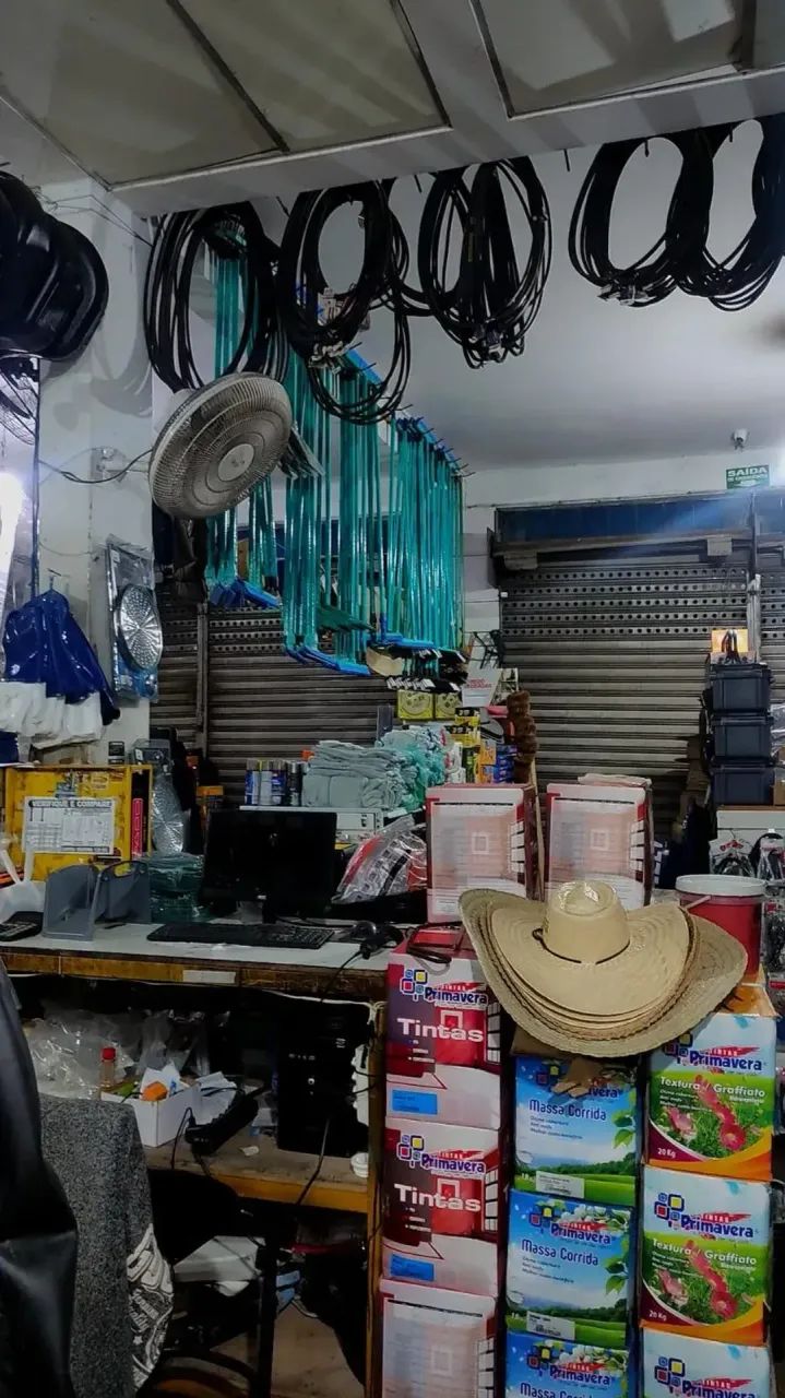 VENDE SE UMA FERRAGISTA, COM ESPAÇO AMPLO - Foto 2