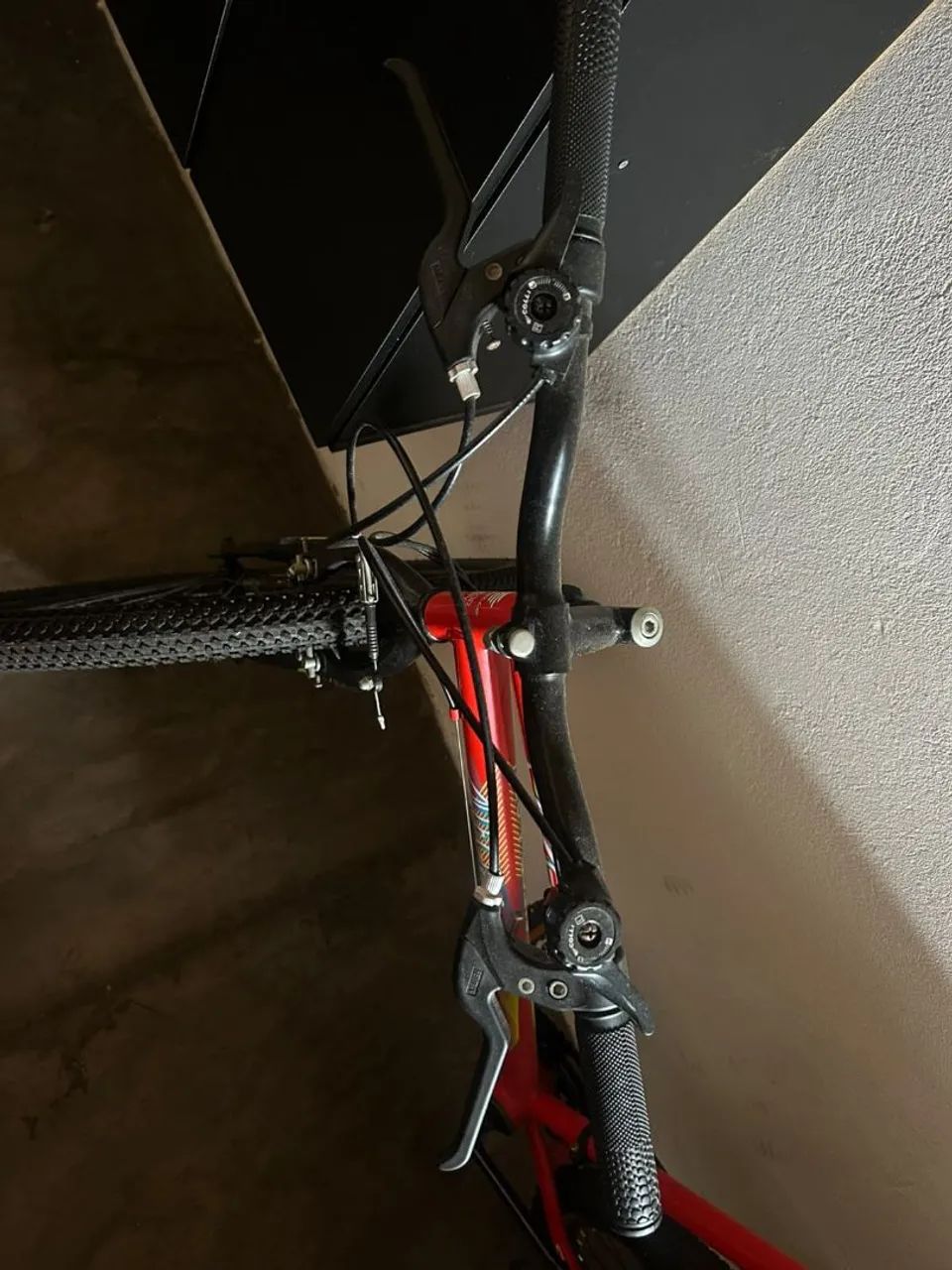 Bicicleta nova  2 meses de uso  - Foto 3