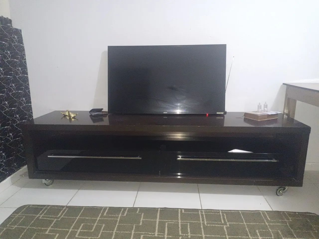 Vendo rack de madeira muito boa - Foto 2